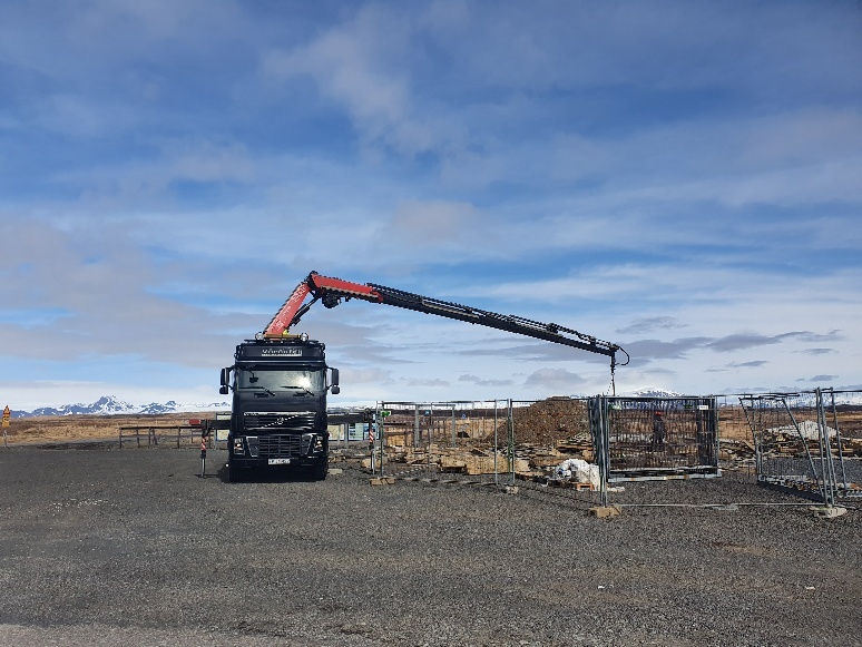 Vörubíll Vörðufells á verkstað
